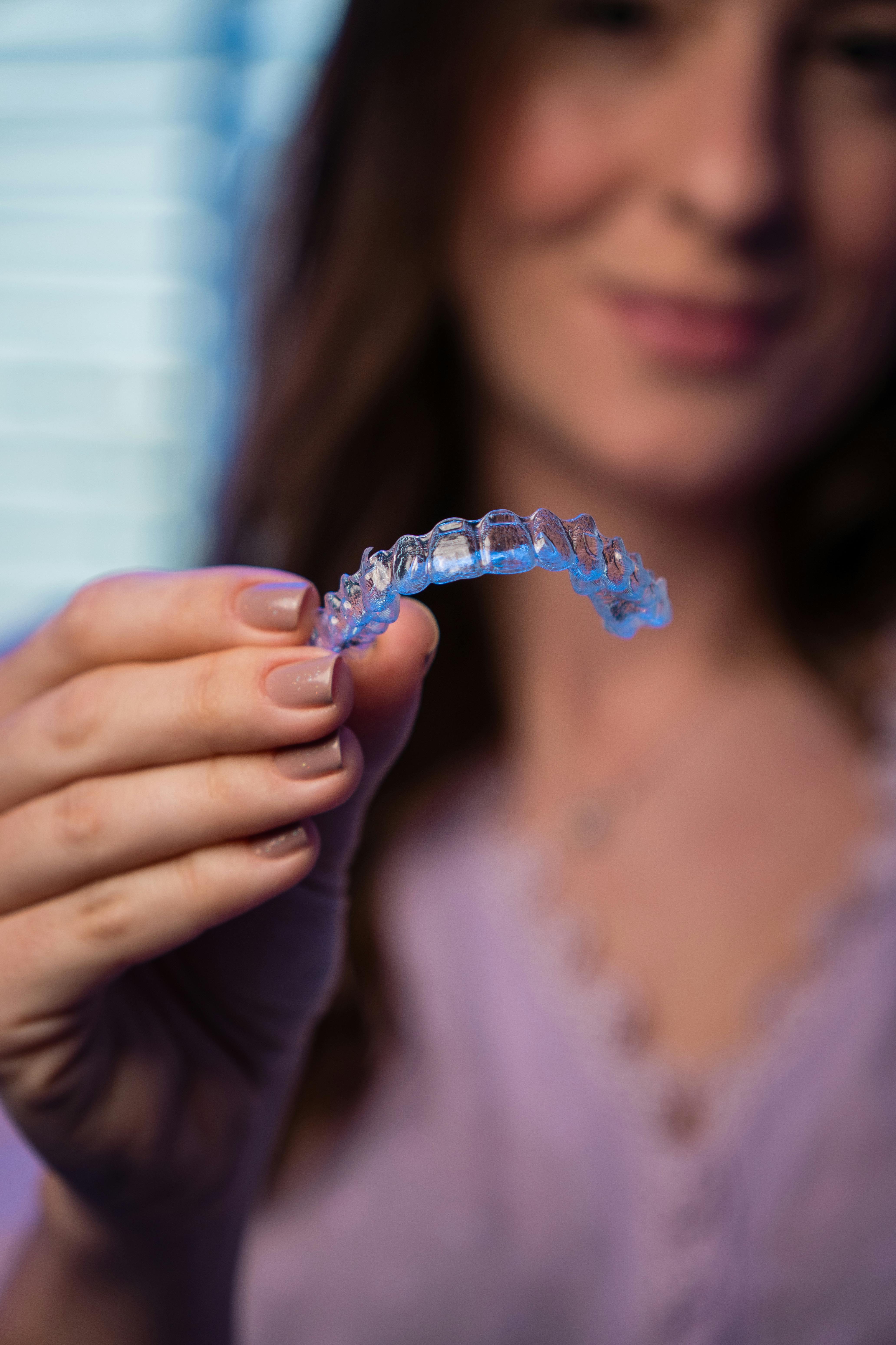 Aparate dentare invizibile - Invisalign și sisteme moderne